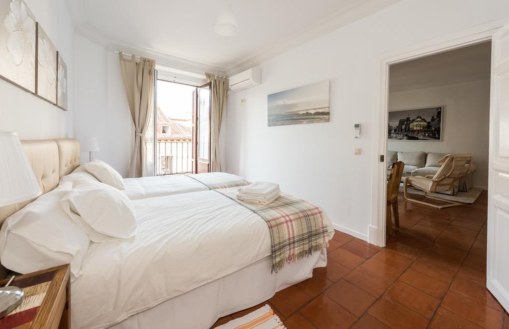 Apartamentos Madrid Centro W Kültér fotó